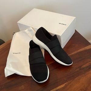 VINCE ASTON black slip on ** Feather Light